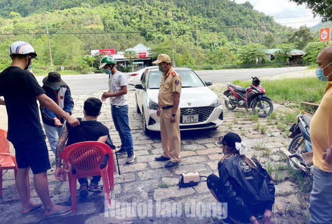 3 đối tượng bị công an bắt quả tang vận chuyển ma túy.