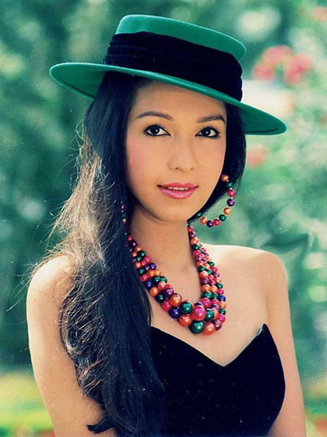 Vẻ đẹp kiều diễm của Diễm My khiến những bức ảnh lịch của chị được lan truyền rộng rãi. Nhiều khán giả còn khẳng định, vào thập niên 90, hầu như nhà nào cũng có ảnh Diễm My.