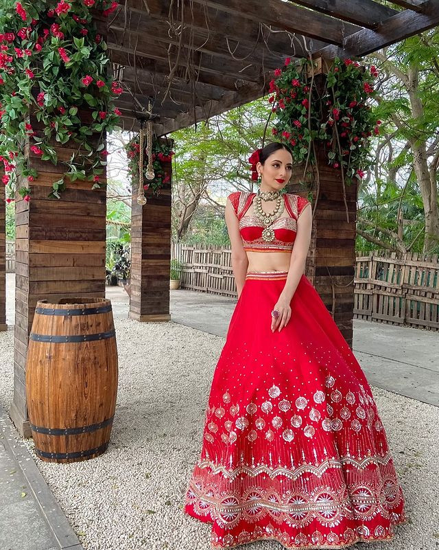 Zoya Afroz nhận được nhiều lời khen ngợi về nhan sắc