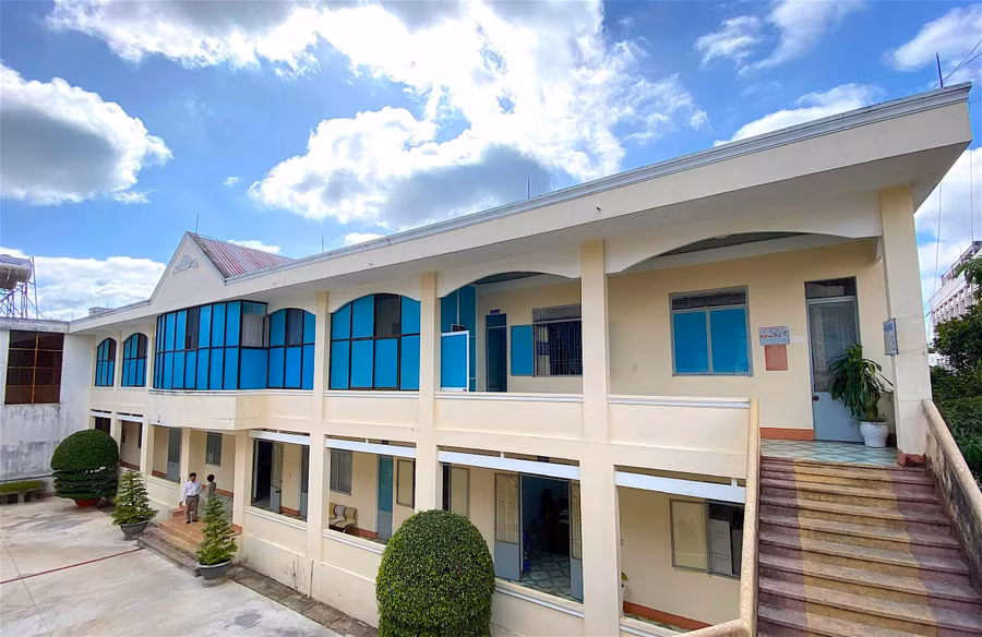 Một góc các phòng chuyên môn, nghiệp vụ của Sở GD-ĐT. Ảnh: Mộc Trà