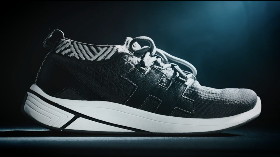 Loại giày làm từ bã cà phê và nhựa tái chế của Rens. Ảnh: Cắt từ clip