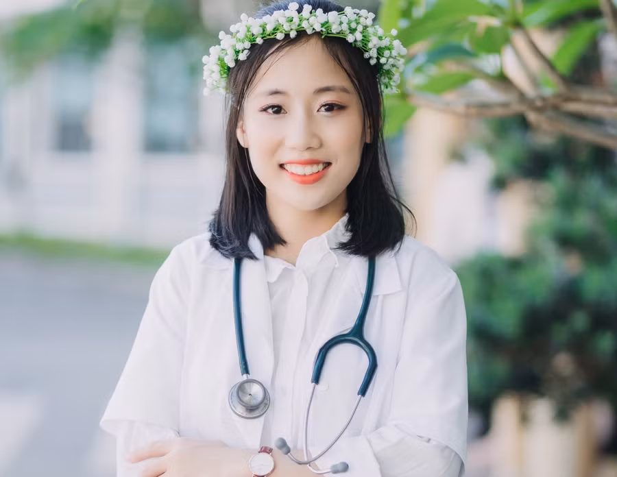 Nhật Lệ, cô gái tài năng mong muốn được nghiên cứu sâu hơn về ung thư. Ảnh NVCC