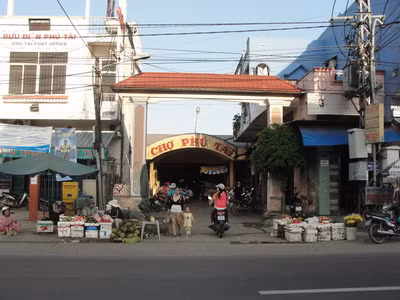 Chợ Phú Tài, nơi nữ tiểu thương mắc Covid-19 bán chả cá