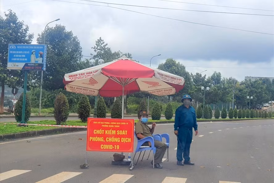  Một chốt kiểm soát dịch bệnh ở thành phố Gia Nghĩa. Ảnh: Bảo Lâm