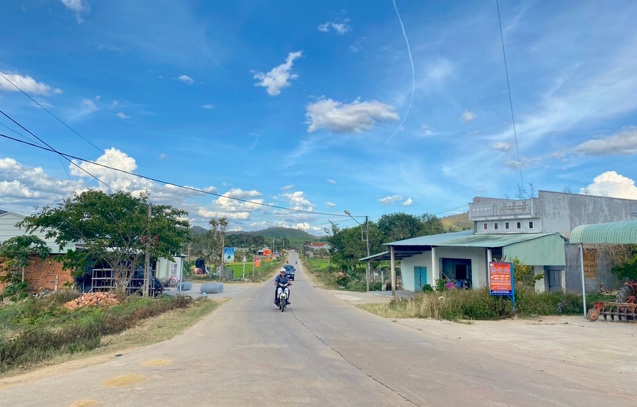 Diện mạo nông thôn xã Cửu An ngày càng khởi sắc. Ảnh: Mộc Trà