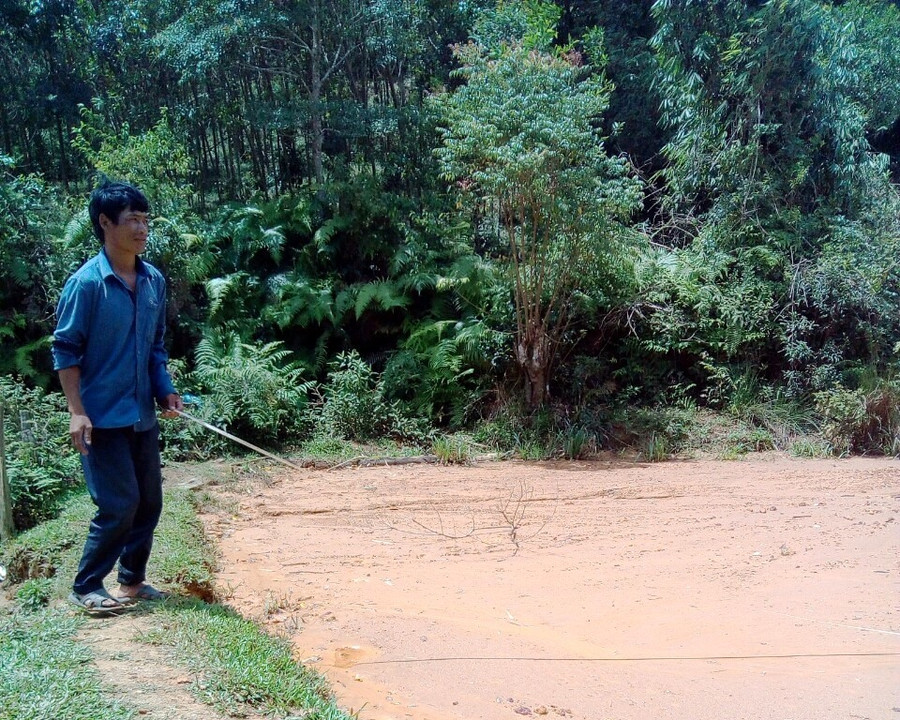 Sự việc xảy ra đã 4 tháng qua nhưng người dân vẫn chưa nhận được đền bù thiệt hại do thi công ẩu. Ảnh: T.T