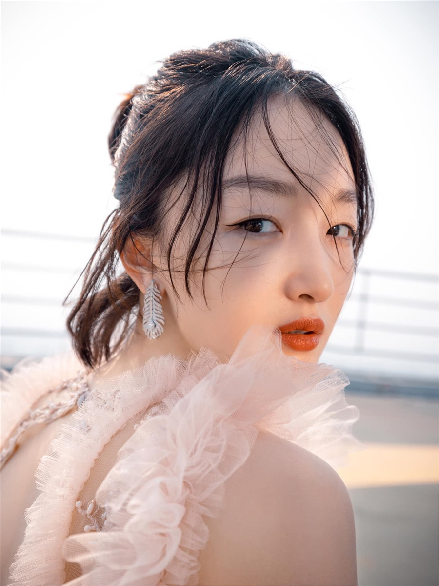  Châu Đông Vũ có vẻ đẹp lệch chuẩn: Ảnh: Weibo