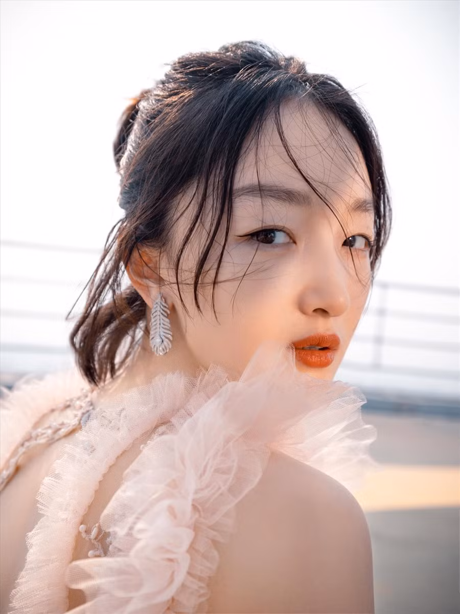  Châu Đông Vũ có vẻ đẹp lệch chuẩn: Ảnh: Weibo