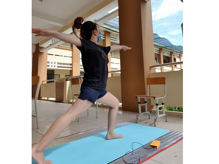 H.H.A tập yoga mỗi ngày ở khu cách ly. Ảnh: NVCC H.H.A tập yoga mỗi ngày ở khu cách ly. Ảnh: NVCC