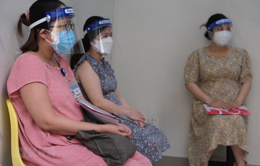 Các thai phụ đăng ký tiêm vaccine phòng COVID-19 tại Bệnh viện Hùng Vương Thành phố Hồ Chí Minh ngày 12/8. Ảnh: TTXVN phát