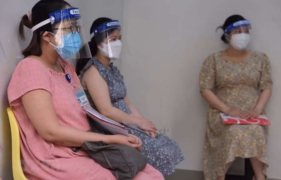 Các thai phụ đăng ký tiêm vaccine phòng COVID-19 tại Bệnh viện Hùng Vương Thành phố Hồ Chí Minh ngày 12/8. Ảnh: TTXVN phát