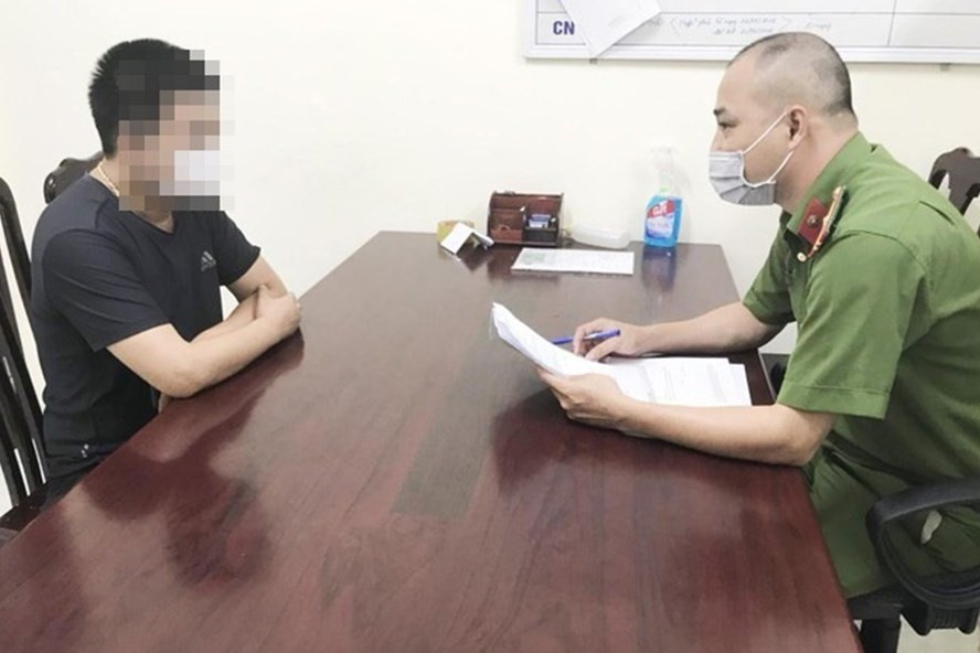 Hành vi thông chốt của tài xế lái xe cứu thương bị phạt 35 triệu đồng. Ảnh Y Hưng Hành vi thông chốt của tài xế lái xe cứu thương bị phạt 35 triệu đồng. Ảnh Y Hưng