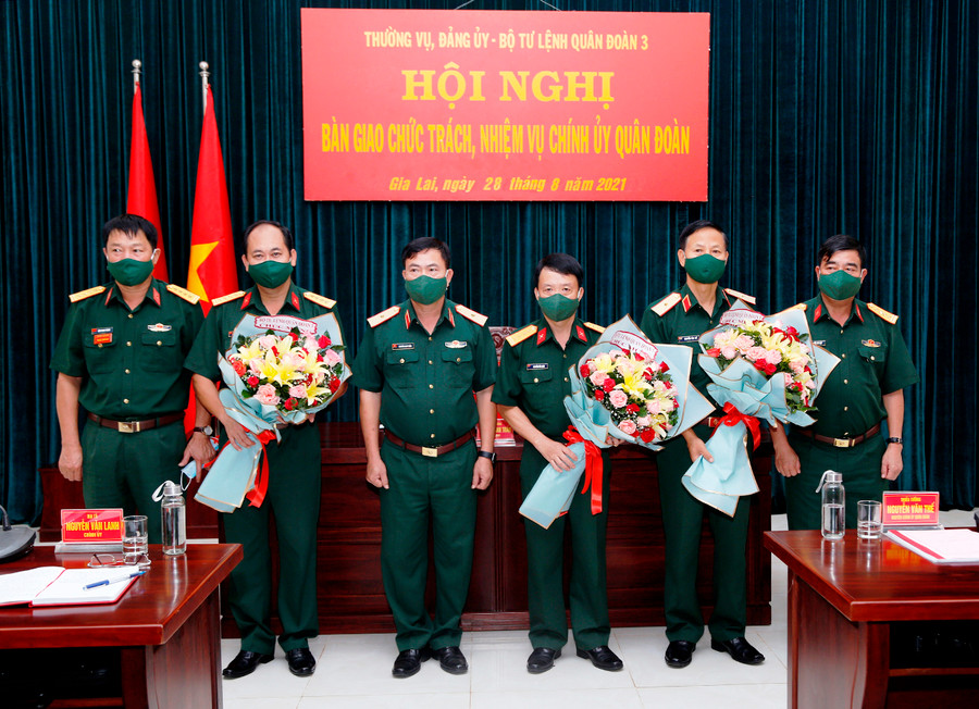  Quang cảnh buổi bàn giao. Ảnh: Vĩnh Hoàng 