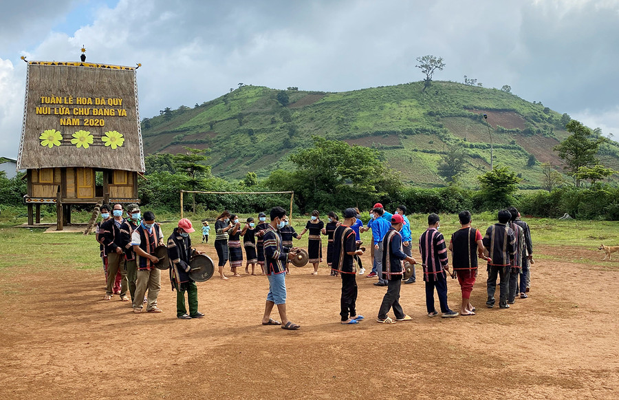  Sinh hoạt cồng chiêng ở làng Ia Gri (xã Chư Đang Ya, huyện Chư Păh). Ảnh: Hà Đức Thành