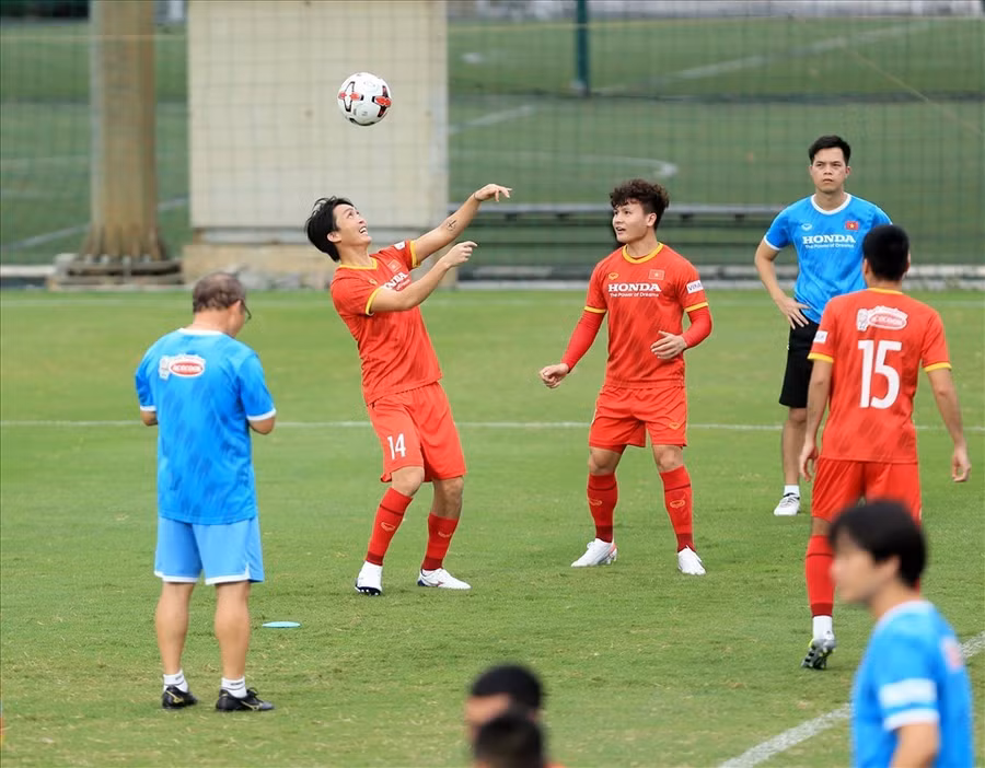 Tuyến tiền vệ của đội tuyển Việt Nam chưa thể khiến huấn luyện viên Park Hang-seo yên tâm. Ảnh: VFF