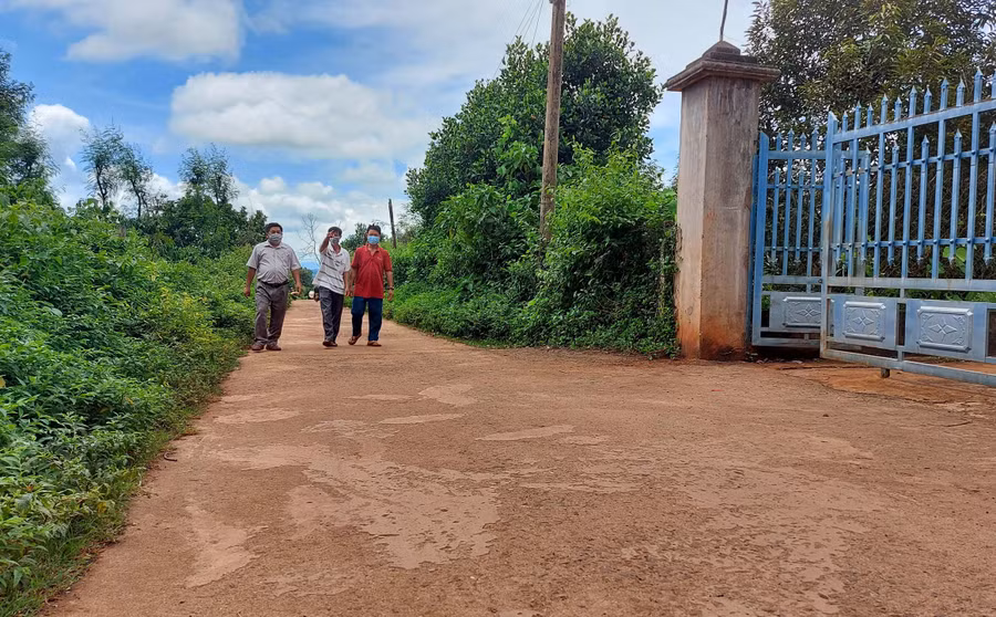 Con đường do nhân dân Tung Blai đóng góp 700 triệu đồng. Ảnh: Nguyễn Diệp
