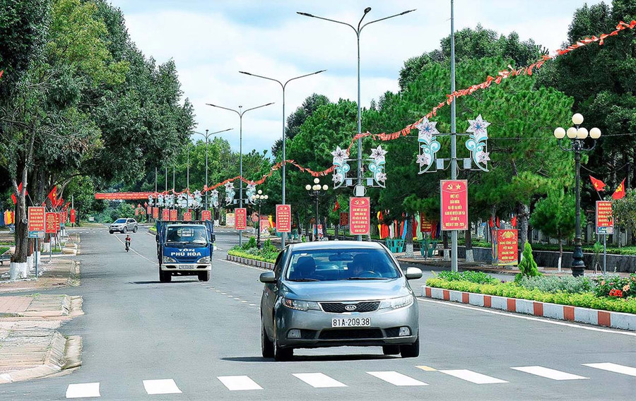 Thị trấn Phú Hòa (huyện Chư Păh) ngày càng khởi sắc. Ảnh: Đinh Yến