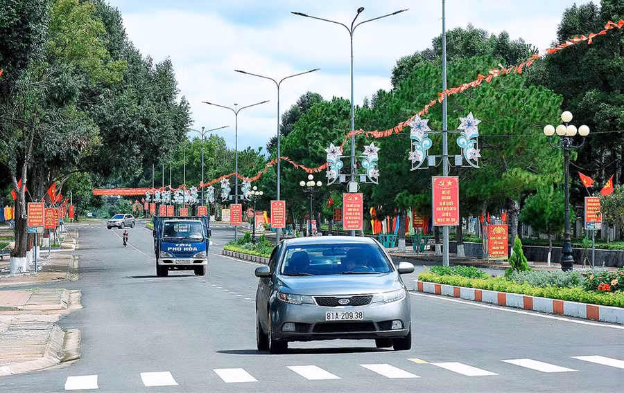 Thị trấn Phú Hòa (huyện Chư Păh) ngày càng khởi sắc. Ảnh: Đinh Yến