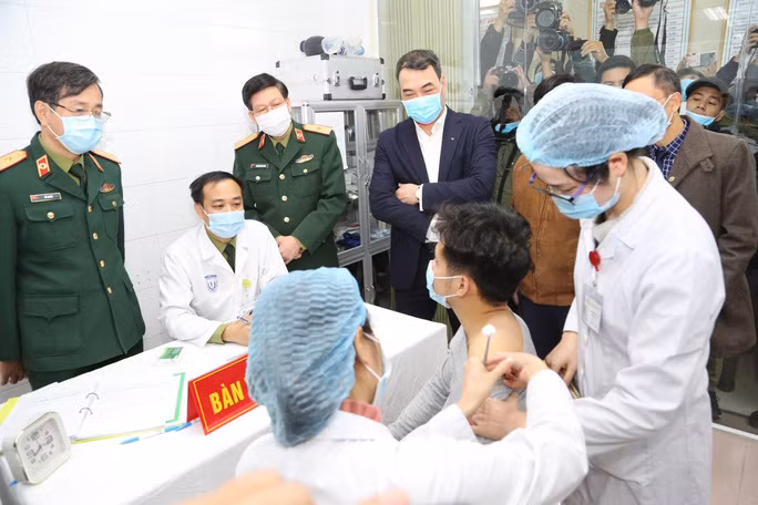 Tiêm thử nghiệm vắc-xin Nano Covax trên người tình nguyện