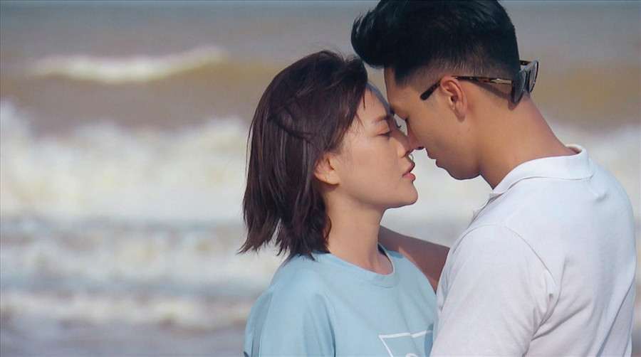 Dù từng diễn chung với nhiều bạn diễn nữ, song tới thời điểm hiện tại, nhiều khán giả đánh giá Mạnh Trường - Phương Oanh là cặp đôi đẹp của màn ảnh khi diễn chung. Nữ diễn viên cũng từng chia sẻ đàn anh là bạn diễn ăn ý nhất của mình. Ảnh: NSX