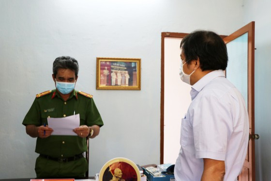 Công an đọc lệnh khởi tố đối với ông Nguyễn Ngọc Duy, Cục phó Cục Thuế Phú Yên Công an đọc lệnh khởi tố đối với ông Nguyễn Ngọc Duy, Cục phó Cục Thuế Phú Yên