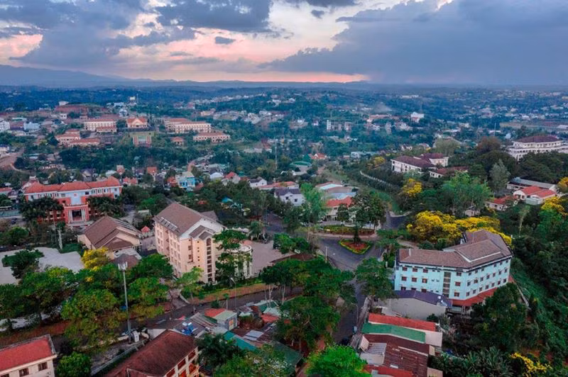 Một trong những điều kiện thuận lợi của thành phố Gia Nghĩa là nằm ở cửa ngõ phía nam của Tây Nguyên, tiếp giáp với vùng kinh tế trọng điểm phía Nam. Ảnh: Chấn Hưng