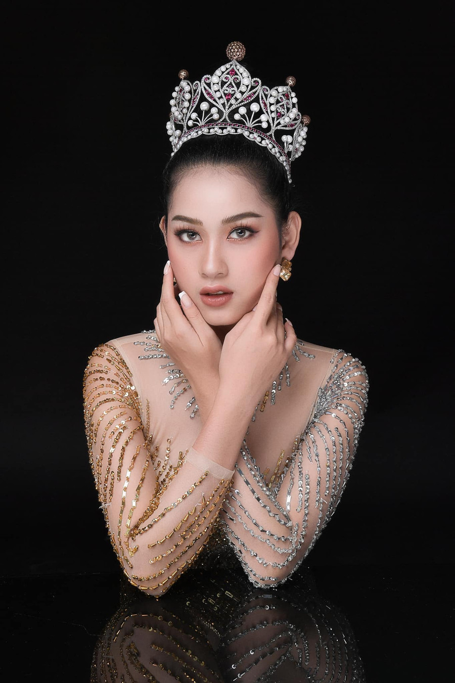 Chia sẻ với Thanh Niên, Tường Vy cho biết cô không để bản thân bị áp lực bởi cách thành tích trước đó. Đến với cuộc thi năm nay, người đẹp mong muốn được học hỏi để hoàn thiện bản thân cũng như làm hành trang cho cuộc sống. Ảnh: FBNV