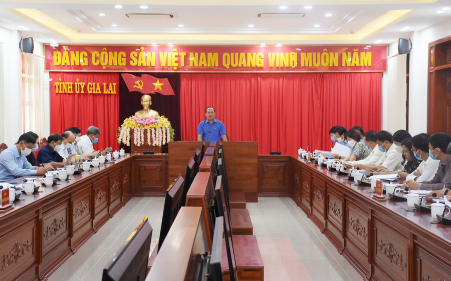 Phó Bí thư Tỉnh ủy, Trưởng ban Nội chính Tỉnh ủy Rah Lan Chung phát biểu tại buổi làm việc. Ảnh: Minh Nguyễn Phó Bí thư Tỉnh ủy, Trưởng Ban Nội chính Tỉnh ủy Rah Lan Chung phát biểu chỉ đạo tại buổi làm việc. Ảnh: Minh Nguyễn