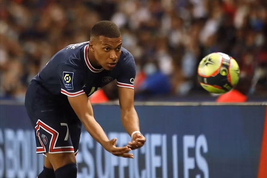 Kylian Mbappe đang có sự 