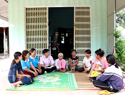  Chi bộ, Ban Nhân dân và bà con làng Jun chung tay thay đổi diện mạo nông thôn, nâng cao đời sống (ảnh chụp năm 2019 do địa phương cung cấp).