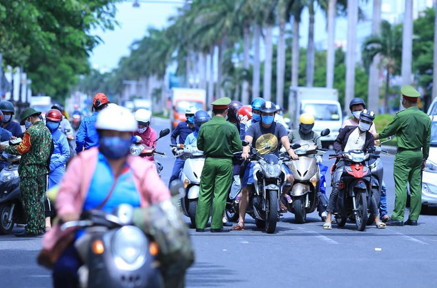 Nếu áp dụng mã QR code công dân thì việc kiểm soát đi chợ, giấy ra đường của công dân sẽ thuận lợi hơn nhiều. Ảnh: TS Nếu áp dụng mã QR code công dân thì việc kiểm soát đi chợ, giấy ra đường của công dân sẽ thuận lợi hơn nhiều. Ảnh: TS