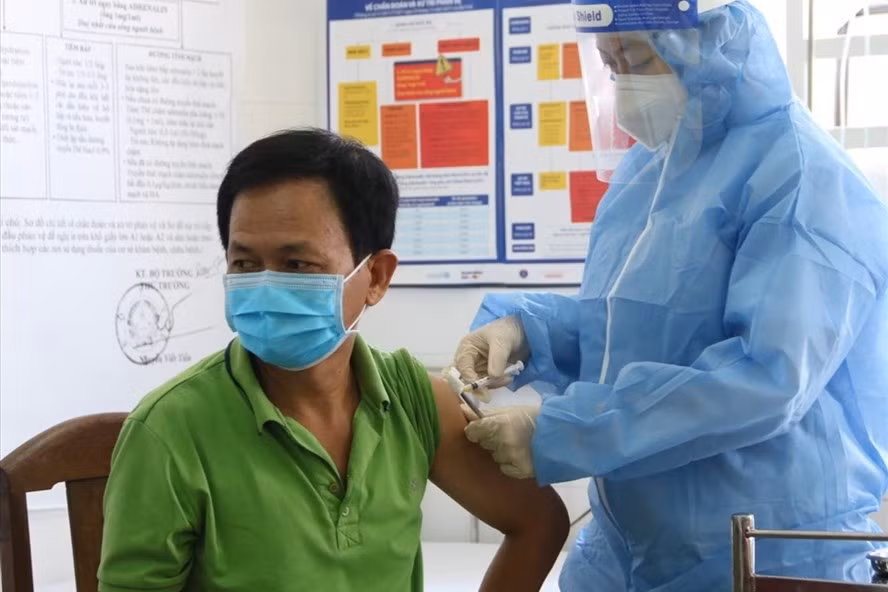 Bình Dương đăng ký tiêm thí điểm Vaccine Nano Covax cho 200.000 tình nguyện viên. Ảnh: Đình Trọng