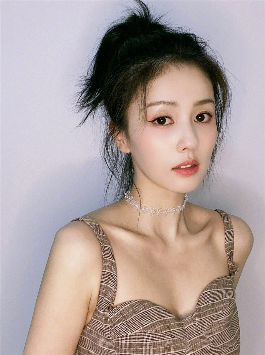 Không chỉ sở hữu nhan sắc xinh đẹp, trong trẻo, nữ diễn viên trẻ còn được đánh giá cao về diễn xuất. Không ít người kỳ vọng Bạch Lộc sẽ là tiểu hoa đán trong tương lai của màn ảnh Hoa ngữ. Ảnh: Xinhua.