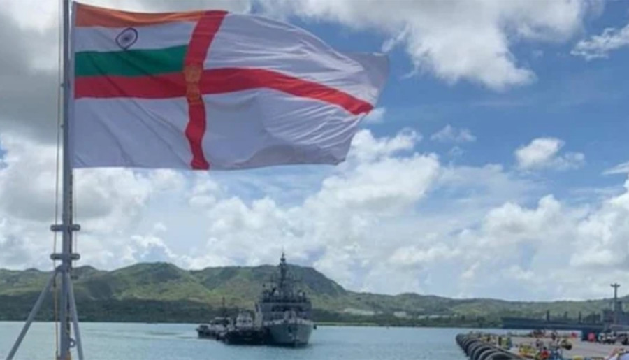 Tàu chiến Shivalik và Kadmatt của Hải quân Ấn Độ được triển khai để tham gia tập trận Malabar 2021. Ảnh: Twitter