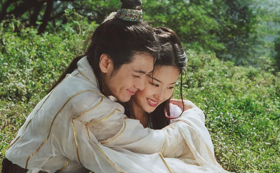 Lâm Chí Dĩnh và Lưu Diệc Phi để lại ấn tượng mạnh khi hóa thân thành Đoàn Dự và Vương Ngữ Yên trong 'Thiên long bát bộ 2003'. Ảnh: Weibo NV