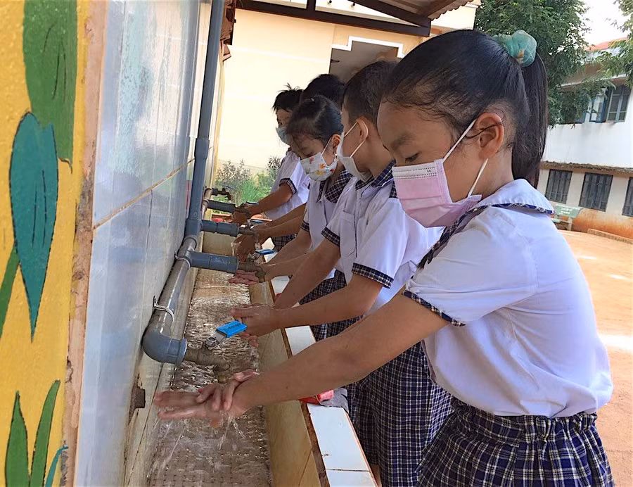 Các trường tổ chức dạy học tập trung học sinh phải tuân thủ nghiêm quy định 5K. Ảnh: Hồng Thi