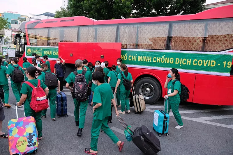 Chỉ sau 12h huy động đã có 1.500 thầy cô và sinh viên Trường Cao đẳng y tế Bạch Mai tình nguyện lên đường vào TP HCM chống dịch COVID-19 Ảnh: Trần Minh