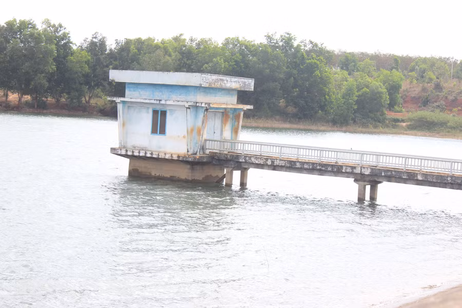  Hồ chứa nước Hoàng Ân( xã Ia Phìn, huyện Chư Prông, đang tích nước). Ảnh: Nguyễn Diệp 