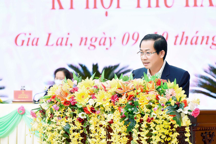 Phó Chủ tịch Thường trực UBND tỉnh Đỗ Tiến Đông trả lời ý kiến, kiến nghị của cử tri gửi đến kỳ họp. Ảnh: Đức Thụy