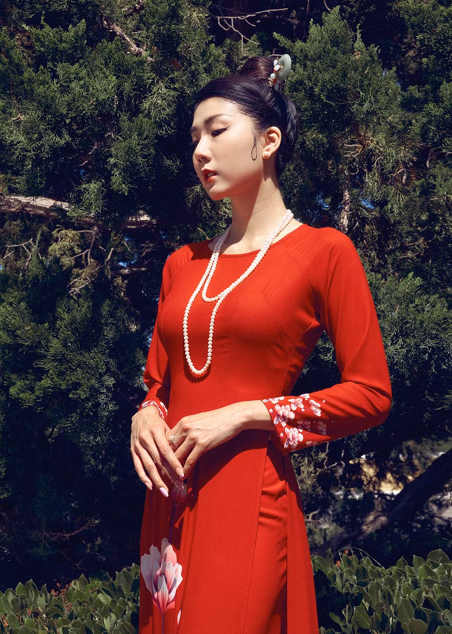 Hiện tại, Ngọc Quyên có cuộc sống ổn định với con trai tại Mỹ. Cô tập trung vào công việc kinh doanh và thường xuyên livestream để giao lưu với khán giả. Dù đã sinh con và khá bận rộn nhưng người đẹp vẫn giữ được nhan sắc tươi trẻ và vóc dáng chuẩn. Ảnh: NVCC