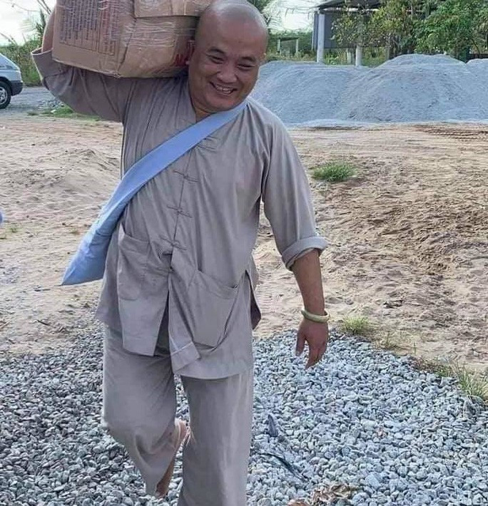 Trước khi mất, anh vẫn dặn dò bạn bè, cộng sự tiếp tục giúp đỡ người khó khăn hơn mình - Ảnh: Facebook nhân vật Trước khi mất, anh vẫn dặn dò bạn bè, cộng sự tiếp tục giúp đỡ người khó khăn hơn mình - Ảnh: Facebook nhân vật