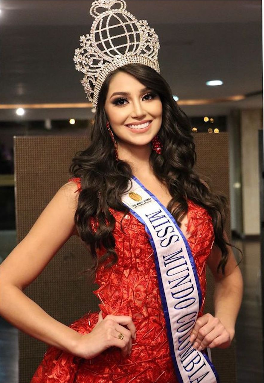 Trên Instagram hôm 17.8, Andrea Aguilera lần đầu chia sẻ về niềm hạnh phúc khi đăng quang hoa hậu, cô cảm thán: “Giấc mơ đã trở thành hiện thực”. Nàng hậu chia sẻ: “Tôi không còn nhớ mình đã mơ về khoảnh khắc này trong suốt bao nhiêu năm. Nó không chỉ lặp đi lặp lại trong tâm trí mà còn thôi thúc tôi nỗ lực không ngừng nghỉ đến chạm tay vào ước mơ với niềm tin, sự nghiêm khắc, kỷ luật, kiên trì và niềm đam mê cháy bỏng”. Ảnh: Miss Mundo Colombia