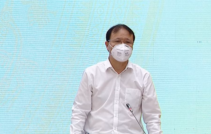 Thứ trưởng Bộ Công Thương Đỗ Thắng Hải trả lời tại họp. Ảnh T.Vương