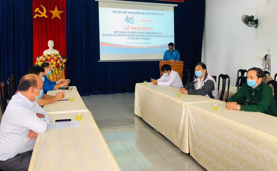 Quang cảnh lễ phát động đợt thi đua cao điểm chào mừng kỷ niệm 65 năm Ngày truyền thống Hội LHTN Việt Nam tại TP. Pleiku. Ảnh: Phan Lài Toàn cảnh lễ phát động đợt thi đua cao điểm chào mừng kỷ niệm 65 năm Ngày truyền thống Hội Liên hiệp Thanh niên Việt Nam tại TP. Pleiku. Ảnh: Phan Lài