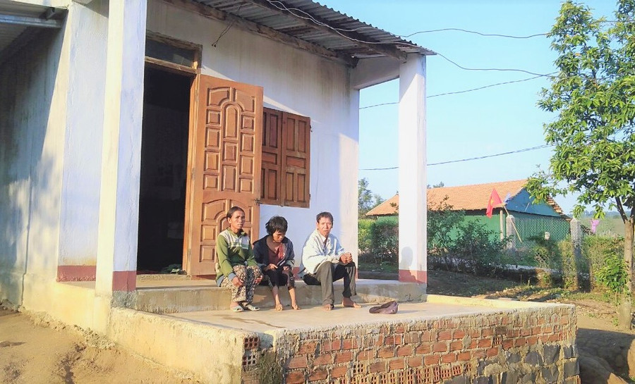 Hộ anh Đinh Hril (làng Kuk Tung, xã Tơ Tung, huyện Kbang) thoát nghèo nhờ được hỗ trợ sinh kế. Ảnh: Mai Ka