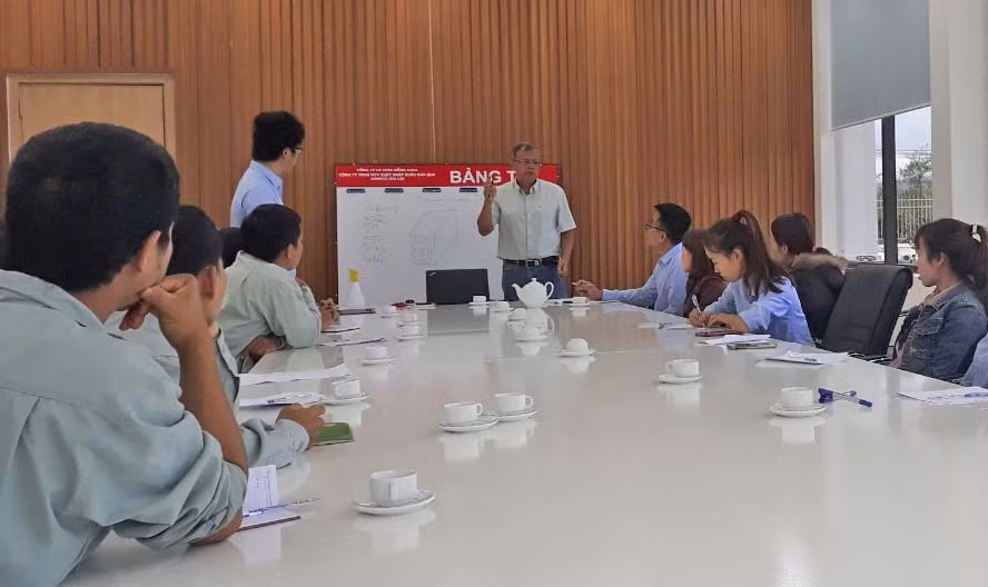 Hội ý kỹ thuật hàng tuần (ảnh chụp trước tháng 4-2021). Ảnh: Hạ Vy