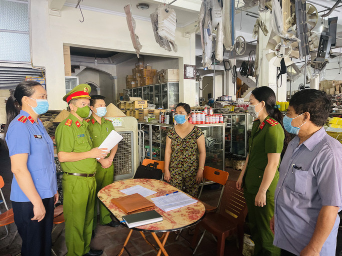 Công an thi hành quyết định khởi tố vụ án, khởi tố bị can liên quan tới vụ án