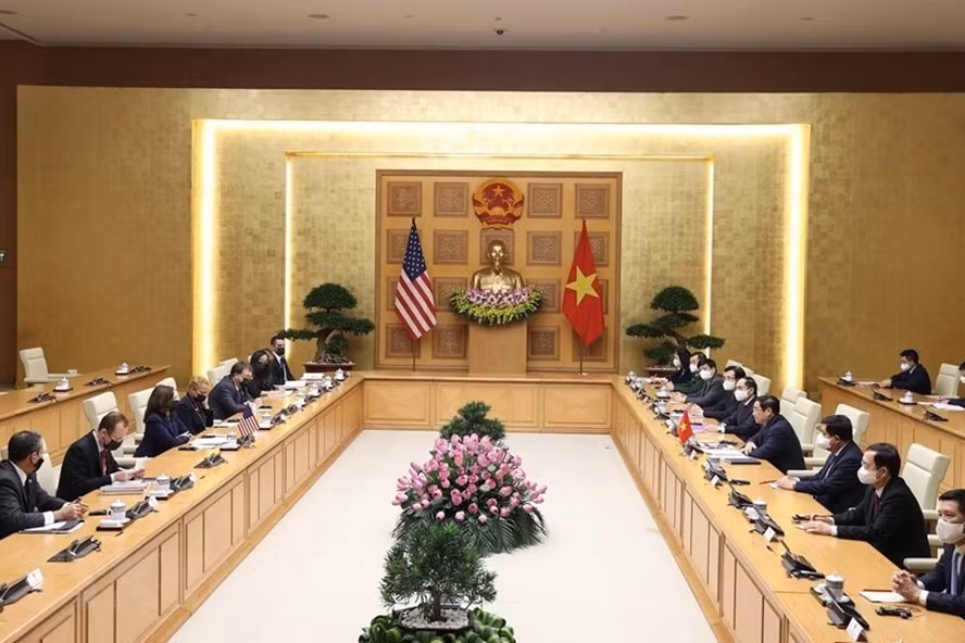 Phó Tổng thống Mỹ Kamala Harris thông báo, Mỹ viện trợ thêm cho Việt Nam 1 triệu liều vaccine Pfizer, nâng tổng số vaccine viện trợ cho Việt Nam lên 6 triệu liều. Ảnh: TTXVN