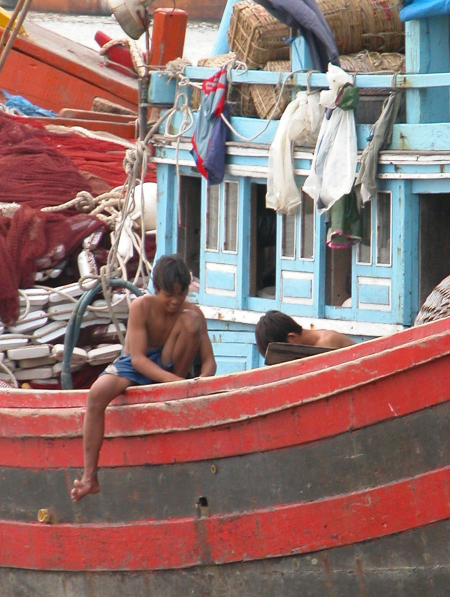 Sứ men ngọc (Celadone) từ tàu đắm Bình Thuận được trưng bày ở Singapore. Ảnh: Lam Phong
