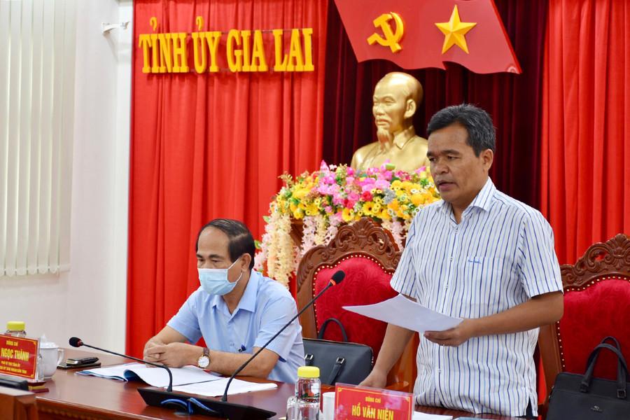 Bí thư Tỉnh ủy Hồ Văn Niên phát biểu chỉ đạo tại hội nghị. Ảnh: Lê Nam Bí thư Tỉnh ủy Hồ Văn Niên phát biểu chỉ đạo hội nghị. Ảnh: Lê Nam